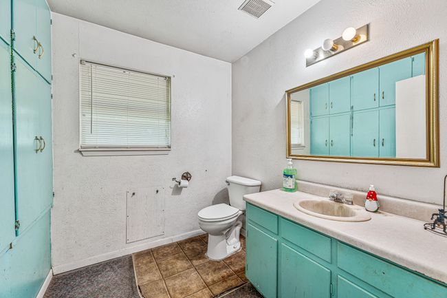 1702 W South Loop, Home with 0 bedrooms, 0 bathrooms and null parking in Stephenville TX | Image 10