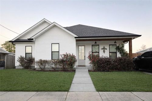 2408 Lloyds Ave, Chalmette, LA, 70043-4817 | Card Image