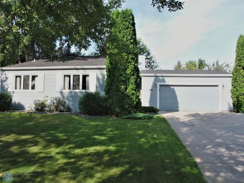 3402 Par Street N, Fargo, ND, 58102 | Card Image