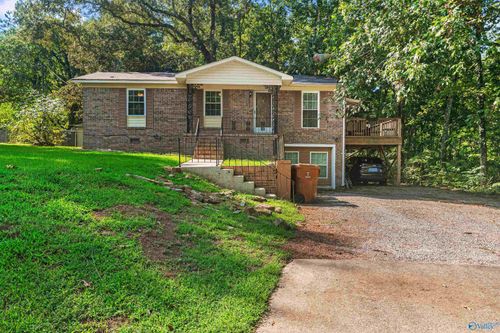 1618 Woodview Dr Sw, Hartselle, AL, 35640-6312 | Card Image