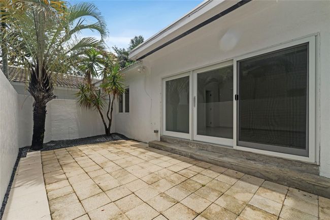 2356 Sw 16 Th Ave, Townhouse with 4 bedrooms, 3 bathrooms and null parking in Miami FL | Image 13