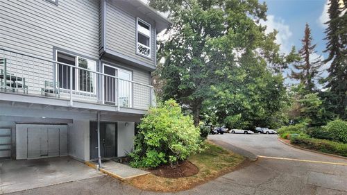 550 Carnation Pl, Saanich, BC, V8Z6G5 | Card Image