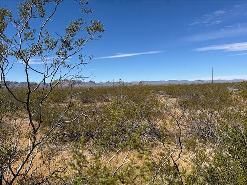 08025 W Encanto Dr, Golden Valley, AZ, 86413 | Card Image