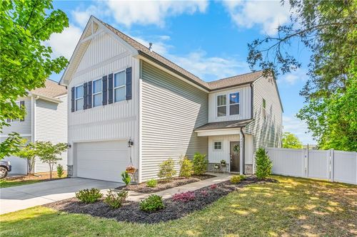 4020 Centerpiece Ct, High Point, NC, 27265-1191 | Card Image