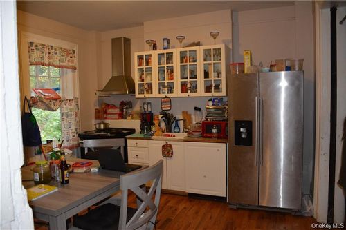 82 Lander St, Newburgh, NY, 12550-4946 | Card Image