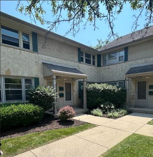 4908 N Shoreland Ave, Whitefish Bay, WI, 53217-5823 | Card Image