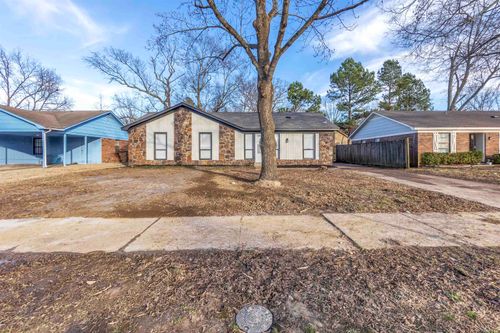 5740 Willow Springs Dr, Millington, TN, 38053-8418 | Card Image