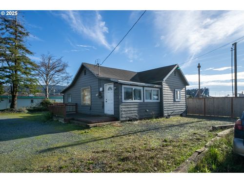 807 Garibaldi Ave, Garibaldi, OR, 97118-1805 | Card Image