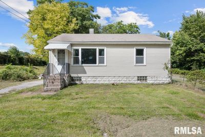 3817 12 Th Street, House other with 2 bedrooms, 1 bathrooms and null parking in Moline IL | Image 2