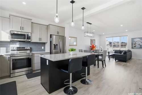 2992 George St, Regina, SK, S4V3W1 | Card Image