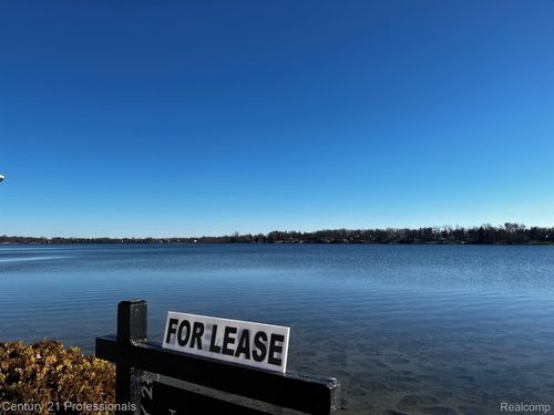 4997 Grand Ct, West Bloomfield, MI, 48324-1571 | Card Image