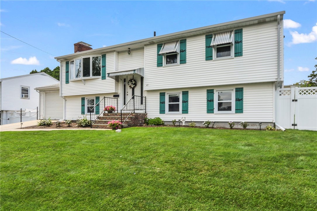 Dix Ave, Johnston, RI 02919