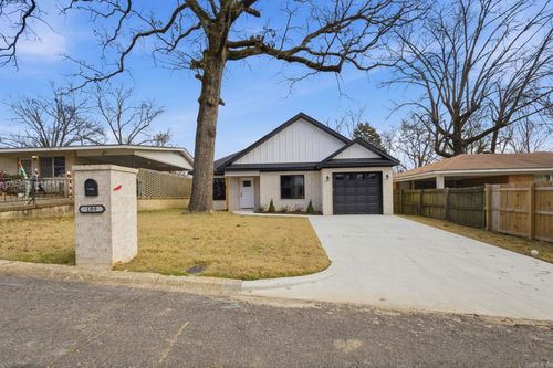 109 Chitwood St, Hot Springs, AR, 71913-4218 | Card Image