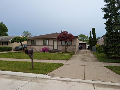 16318 Wellington Ave, Roseville, MI, 48066-2308 | Card Image