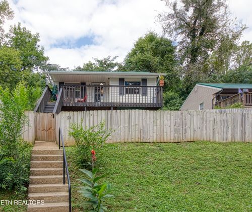 124 E Wadsworth Cir, Oak Ridge, TN, 37830-3732 | Card Image