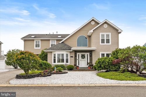 117 Eileen Ln, MANAHAWKIN, NJ, 08050-3618 | Card Image