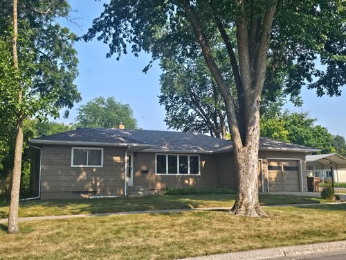102 11th Ave, Brookings, SD, 57006-2231 | Card Image