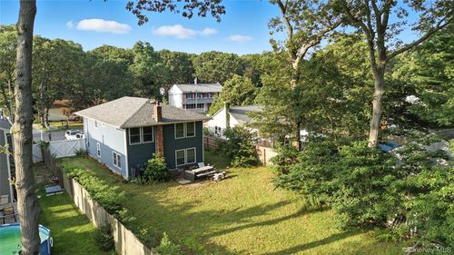 28 Ozark St, Ronkonkoma, NY, 11779-1824 | Card Image