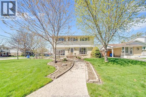 391 Betty Dr, Windsor, ON, N8S3W9 | Card Image