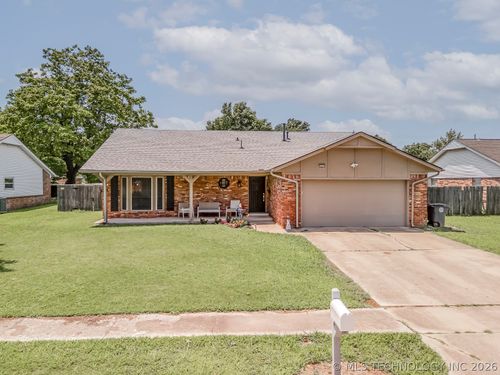 3852 S 98th East Ave, Tulsa, OK, 74146-2423 | Card Image