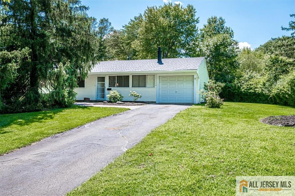 Aldrich Rd, Kendall Park, NJ 08824