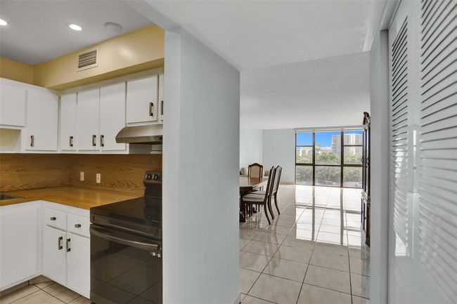 523 - 20301 W Country Club Dr, Condo with 2 bedrooms, 2 bathrooms and null parking in Aventura FL | Image 5