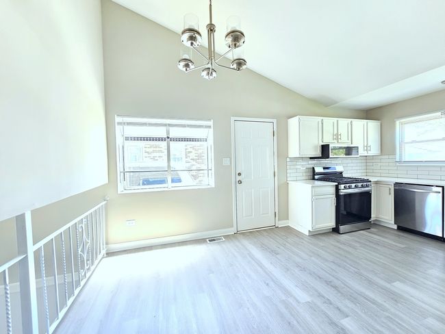 12827 S Blossom Dr, House other with 3 bedrooms, 2 bathrooms and 2 parking in Alsip IL | Image 7