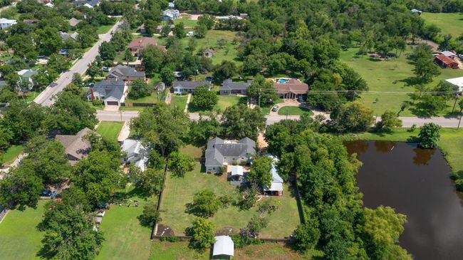 1922 W Lake Dr, House other with 3 bedrooms, 2 bathrooms and 6 parking in Taylor TX | Image 39