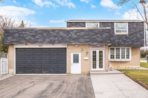 3027 Coral Dr, Mississauga, ON, L4T1Z2 | Card Image