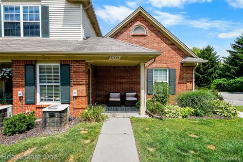 21595 Majestic Dr, Brownstown Twp, MI, 48183-7622 | Card Image