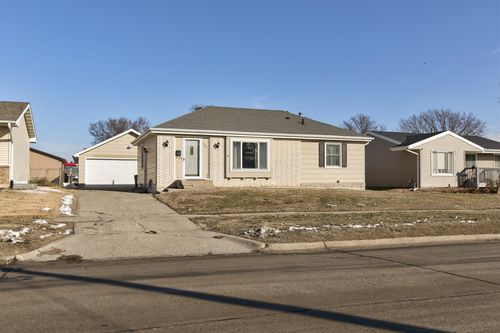 2024 N 4th Ave E, Newton, IA, 50208-2524 | Card Image