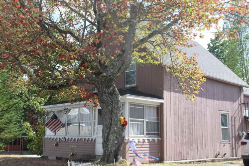 13 Maple St, Lincoln, NH, 03251-4417 | Card Image