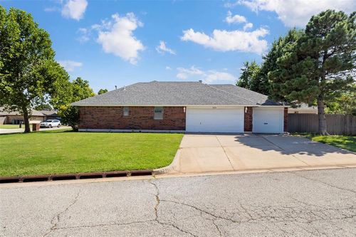 9221 Kimberly Rd, Oklahoma City, OK, 73132-1068 | Card Image