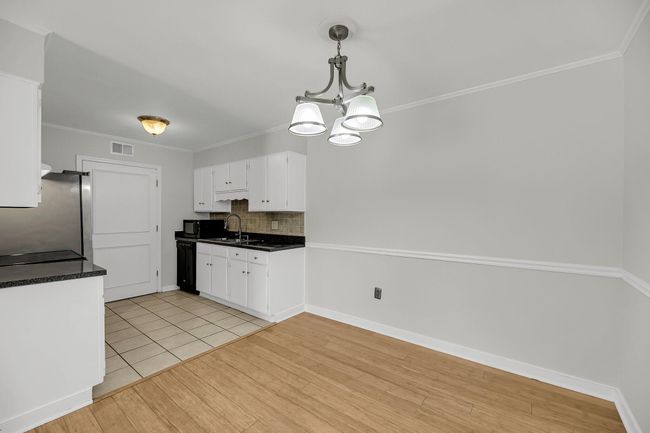 Kitchen and dining area | Image 8
