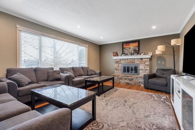 22756 Reid Avenue, House other with 5 bedrooms, 2 bathrooms and 6 parking in Maple Ridge BC | Image 3