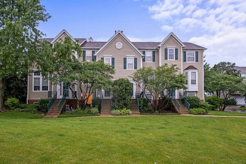 3-2418 Courtyard Cir, Aurora, IL, 60506-6656 | Card Image