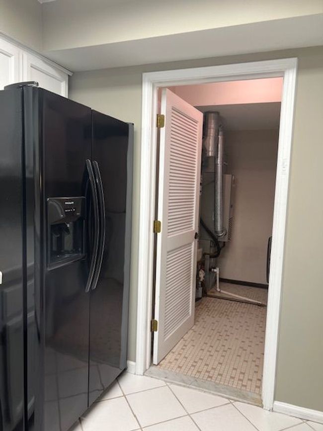 FRIGIDAIRE REFRIGERATOR & DR TO LAUNDRY RM (8'X8') | Image 19