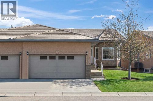 214 Shannon Estates Terr Sw, Calgary, AB, T2Y4C6 | Card Image
