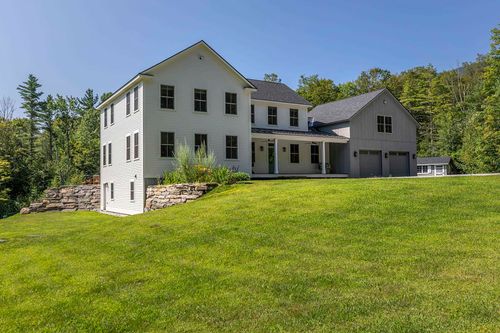 81 Pine Tree Ln, Manchestr Ctr, VT, 05255-9533 | Card Image