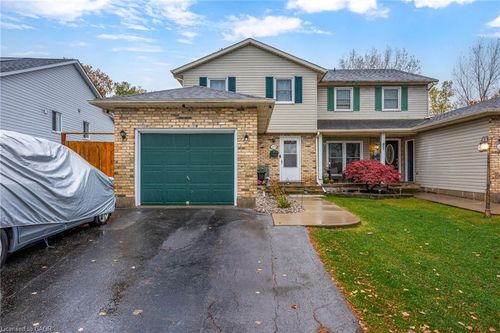 201 Windsor St, Welland, ON, L3C7E3 | Card Image