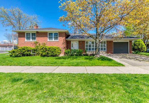 61 Brampton Rd, Etobicoke, ON, M9R3J8 | Card Image