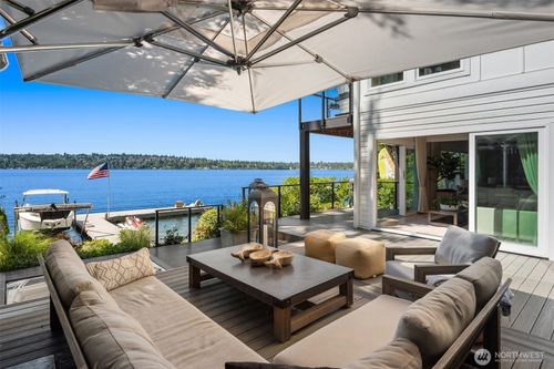 8097 W Mercer Way, Mercer Island, WA, 98040-5626 | Card Image
