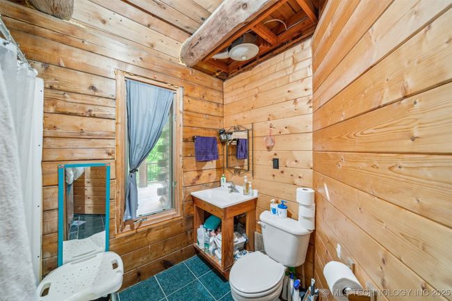Main level - bathroom 1 | Image 17
