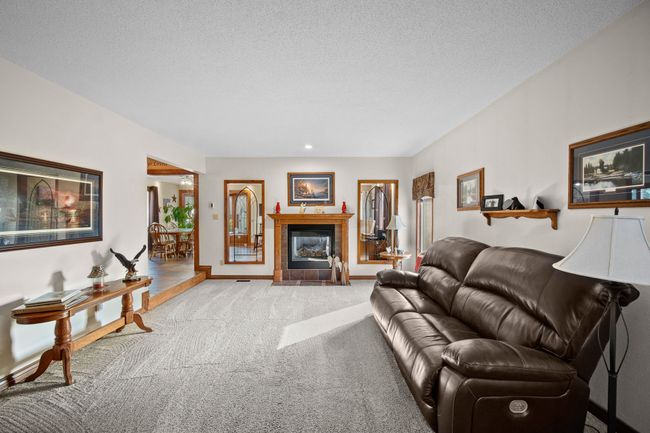 233 24 Th St, Home with 3 bedrooms, 3 bathrooms and null parking in West Des Moines IA | Image 10