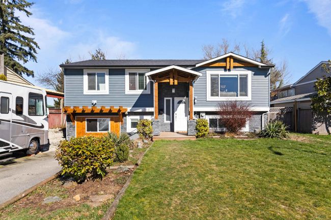 26673 32 A Avenue, House other with 6 bedrooms, 2 bathrooms and 2 parking in Langley BC | Image 1