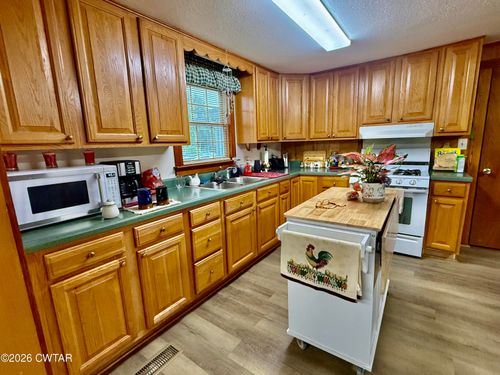 2812 E Reelfoot Ave, Union City, TN, 38261-6110 | Card Image