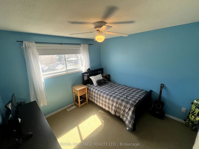 681 Athol St E, House attached with 4 bedrooms, 2 bathrooms and 5 parking in Oshawa ON | Image 20