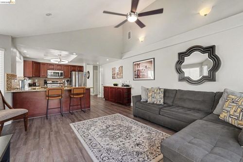 512 Catalina Cir, Vallejo, CA, 94589-3339 | Card Image
