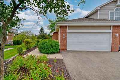 8774 Woodbridge Drive, Condo with 2 bedrooms, 2 bathrooms and null parking in GREENDALE WI | Image 2