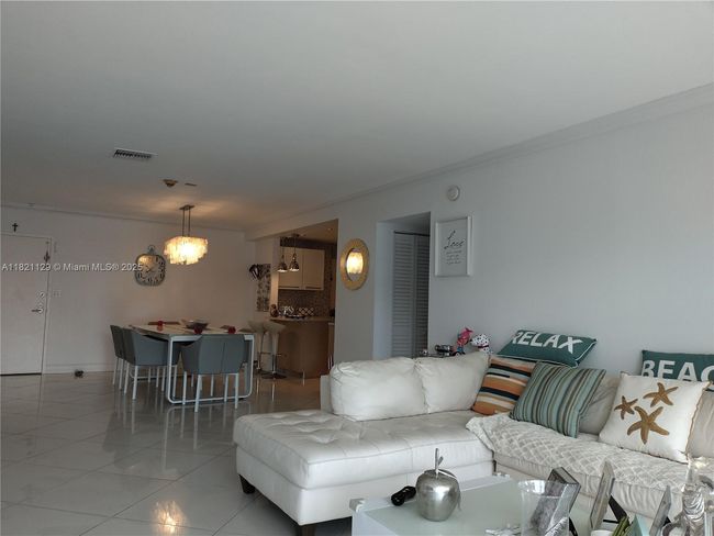 APT-706 - 575 Crandon Blvd, Condo with 2 bedrooms, 2 bathrooms and null parking in Key Biscayne FL | Image 8